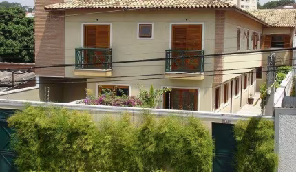 Casa à venda em São Paulo-SP, Vila Brasílio Machado: 4 quartos, 1 suíte, 3 banheiros, 3 vagas de garagem!