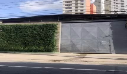 Galpão Comercial à Venda no Cambuci - com renda garantida!