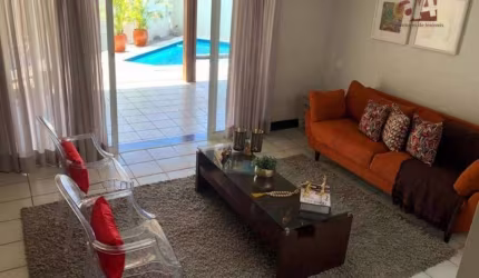 Casa a venda em Vilas do Atlântico, alto padrão, 4/4 com suíte closet, área verde, 2 vagas, nascente