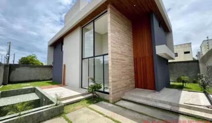 Casa de primeiro andar, 04 suítes, para venda no Portal do Sol