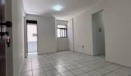 Alugo amplo apartamento em Intermares a poucos metros do Mar