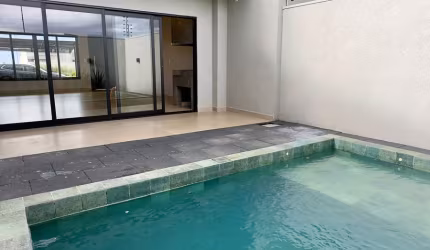 SOBRADO COM PISCINA NO JD VIENA EM CASCAVEL