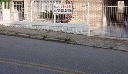 Casa Residencial para Venda Casa com 2 dormitórios e terreno de 300m² no bairro Estreito. FLORIANOPOLIS
