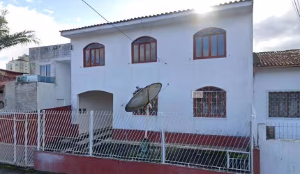 Casa Residencial para Aluguel Casa de alvenaria com 2 pisos, 5 dormitórios, 2 banheiros, para uso Residencialno Bairro Agronômica. FLORIANOPOLIS