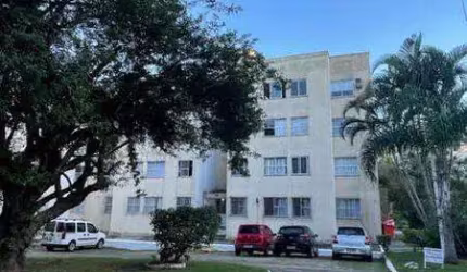 Apartamento para Venda Apartamento reformado de 2 dormitórios com estacionamento em Coqueiros. FLORIANOPOLIS
