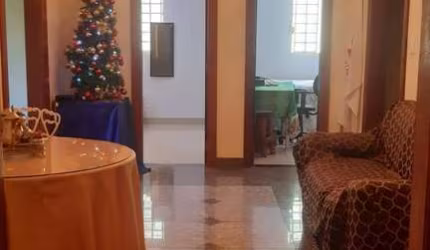 Vendo casa com duas lojas comerciais Bairro Cinquentenário / BH