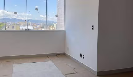 Lindo apartamento de três quartos com suíte e duas vagas no Caiçara