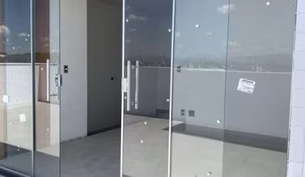 Linda privativa de três quartos com suíte e duas vagas no caiçara