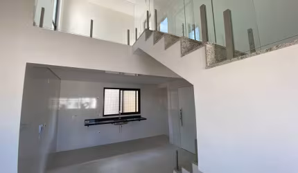 Linda cobertura de três quartos, suite e três vagas no Dona Clara