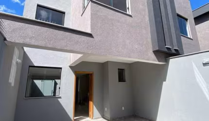 Linda casa de três quartos com suite no bairro Santa Mônica
