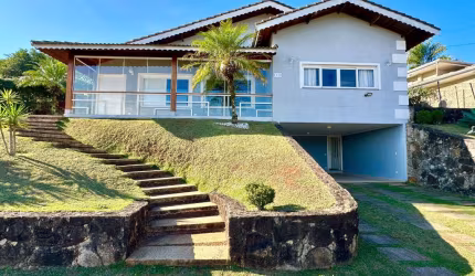 Casa à venda no Condomínio Serra da estrela em Atibaia.