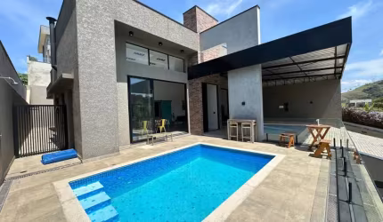 Casa térrea com 04 dormitórios á venda no Condomínio Buona Vita em Atibaia!!!