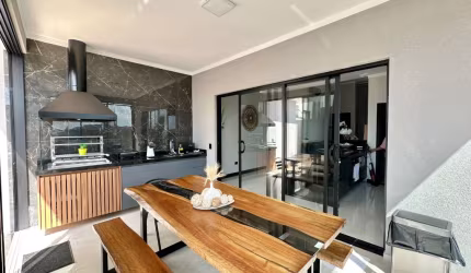 Casa mobiliada e decorada á venda no Condomínio Terras de Atibaia