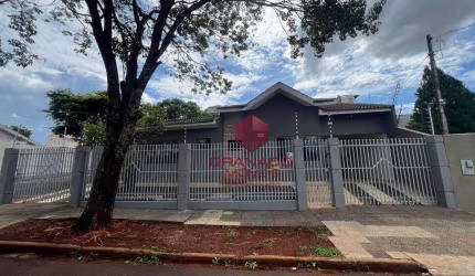 Casa com 3 dormitórios para alugar, 110 m² por R$ 2.320,00/mês - Jardim Botânico - Maringá/PR