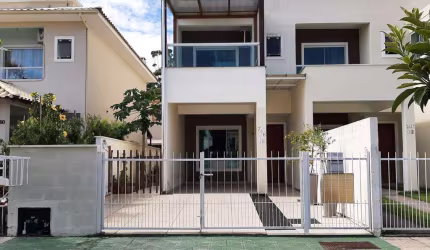Casa com 3 quartos à venda no Ingleses, Florianópolis  por R$ 650.000