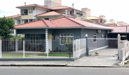 Casa com 4 quartos à venda no Canasvieiras, Florianópolis  por R$ 2.700.000