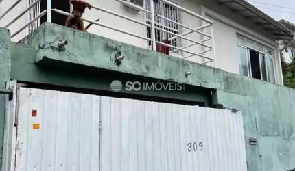 Casa com 2 quartos à venda na Agronômica, Florianópolis  por R$ 440.000
