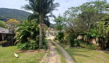 Terreno à venda no Sambaqui, Florianópolis  por R$ 6.000.000
