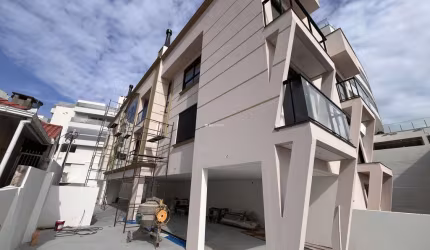Apartamento com 2 quartos à venda no Santinho, Florianópolis  por R$ 640.000
