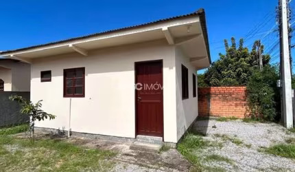 Casa com 2 quartos à venda no São João do Rio Vermelho, Florianópolis  por R$ 270.000