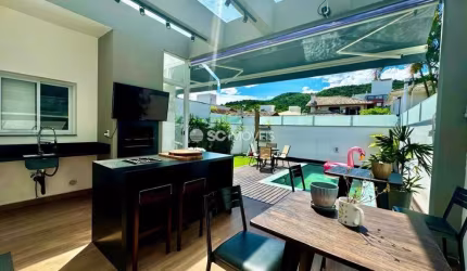Casa com 3 quartos à venda em Jurerê, Florianópolis  por R$ 2.990.000