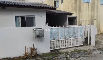 Casa com 2 quartos à venda no Ingleses, Florianópolis  por R$ 230.000