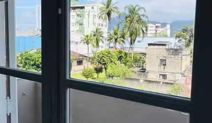 LINDO APARTAMENTO COM VISTA PARA PRAIA CENTRAL