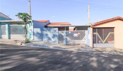 Casa com 2 quartos, mais um terceiro quarto reversível  2 banheiros à venda, na cidade de Capela do Alto interior de São Paulo