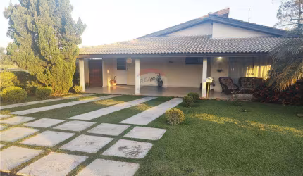 Casa térrea com 3 quartos sendo 1 suíte no condomínio Village Ipanema I, 260 m² de área construída . estuda permuta apt.  menor valor.