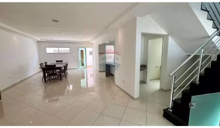 Casa com 4 quartos e edícula no Jardim Astro à venda
