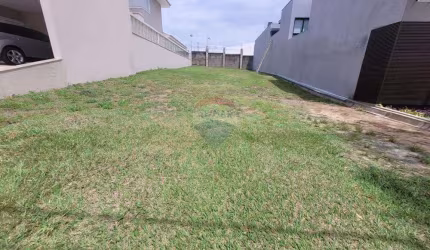 Excelente terreno de 330m², totalmente plano, localizado no prestigiado condomínio Tivoli Park Residencial