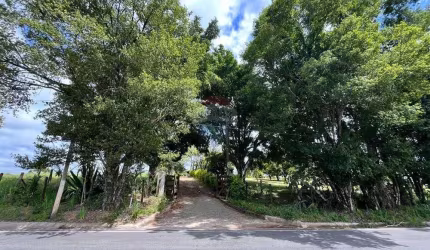 Sitio em Araçoiaba da Serra, 79.755m² em estrada asfaltada e vistas para o Morro de Ipamena
