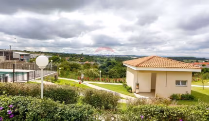 CASA EM VILLAGE RESIDENCIAL