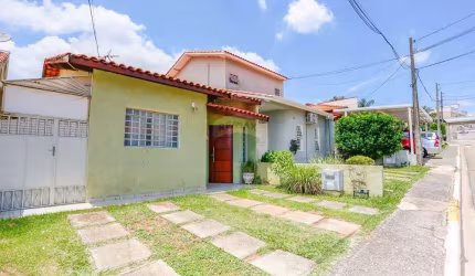 Casa a venda com 3 quartos, sendo uma 1 suíte com 68m² em condomínio village no Wanel Ville em Sorocaba