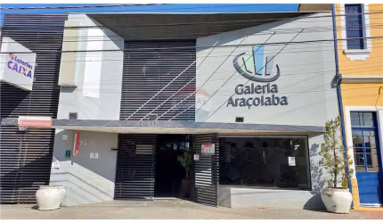Aluga-se Prédio Comercial Conhecido de Araçoiaba da Serra. 752 m² no Centro da Cidade na Praça da Matriz.