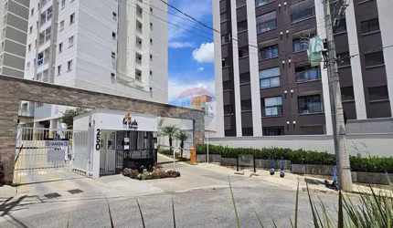 Apartamento Garden com  128 m2,  repleto de armários planejados, com três quartos,  sendo uma suíte avarandada. Jardim Gonçalves