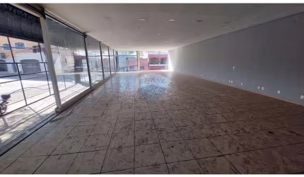 'Espaço Comercial Moderno em Vila Santana: 750 m²'