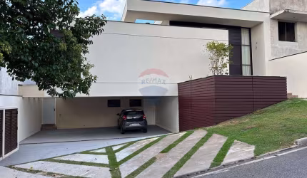 Casa Térrea com 362m, 3 suítes e espaço Gourmet integrado.