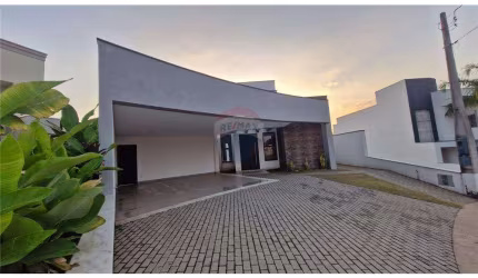 Casa em condomínio para alugar com 3 suítes - um espetáculo - Votorantim