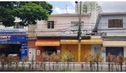 Casa para alugar com 3 quartos, cozinha ampla e quintal para pet