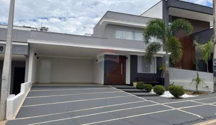 Casa térrea nova para locação no  Bairro do Cajuru - Condomínio Campos do Conde . Com planejados e lustres e cortinas.