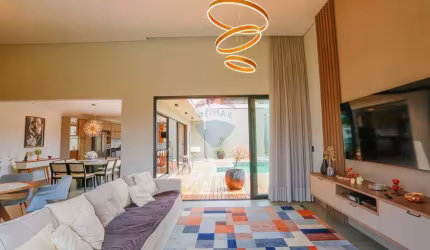 Casa de Alto Padrão à Venda no Alphaville Nova Esplanada II, Sorocaba-SP, 313m² com 4 suítes e elevador.