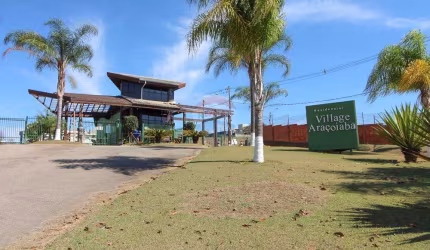 Terreno à venda no condomínio Village Araçoiaba com 800m²