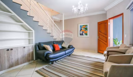 Sobrado à venda com 3 quartos, 1 suíte e 220M² no Jardim Piazza di Roma