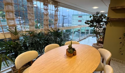 Lindo apartamento finamente mobiliado e decorado.