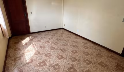 Excelente casa na Fazendinha.