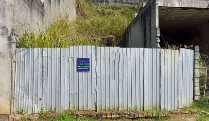 Terreno com 270 m² (7,50m x 36m), já com retirada de terra, no jeito para construir.