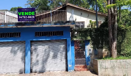 Casa com 3 dormitórios, sala, copa, cozinha, edícula, aceita permuta imóvel menor valor.