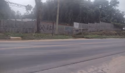 Terreno com área de 5300 metros quadrados, projeto aprovado para um galpão de 700 metros quadrados. Aceita Permuta!
