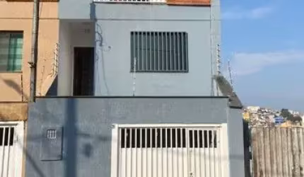 Sobrado na Vila Vitoria, com 120 m² de área construída, 02 dormitórios, sendo 02 suítes, 2 vagas.